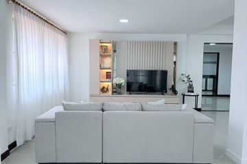 6 Bedroom House for rent in Sam Sen Nok, Bangkok