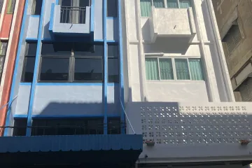 3 Bedroom Townhouse for sale in Lat Yao, Bangkok near BTS Sena Nikhom