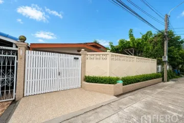 5 Bedroom House for rent in Dokmai, Bangkok