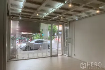 Commercial for rent in Chong Nonsi, Bangkok