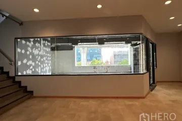 Commercial for rent in Khlong Tan Nuea, Bangkok