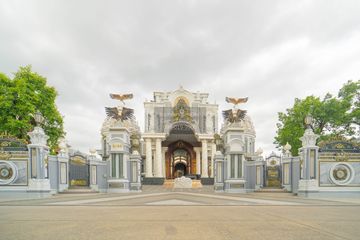 9 Bedroom House for sale in Sala Thammasop, Bangkok