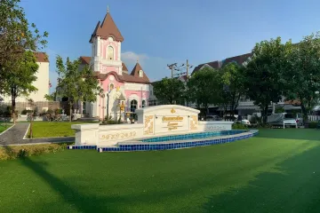 3 Bedroom Townhouse for sale in Baan Klang Muang Rama 9 Soi 43, Suan Luang, Bangkok