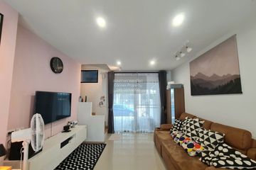 3 Bedroom Townhouse for rent in Dokmai, Bangkok