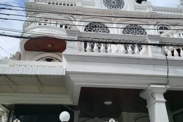 5 Bedroom Townhouse for Sale or Rent in Ekkamai Villas, Khlong Tan Nuea, Bangkok near BTS Ekkamai