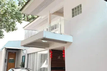 7 Bedroom Office for rent in Khlong Tan Nuea, Bangkok