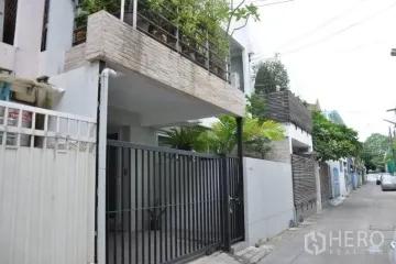 3 Bedroom Townhouse for Sale or Rent in Khlong Tan Nuea, Bangkok
