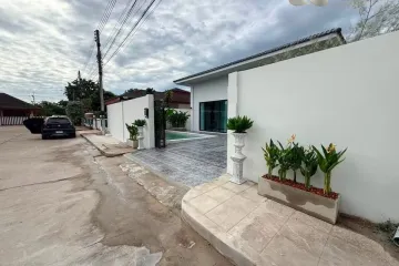 3 Bedroom Villa for sale in Areeya Villa, Nong Prue, Chonburi