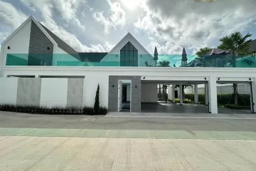3 Bedroom Villa for sale in Larelana Villa, Huai Yai, Chonburi