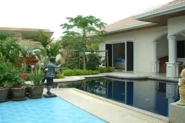 2 Bedroom Condo for sale in Na Kluea, Chonburi