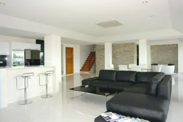 2 Bedroom Condo for sale in Na Kluea, Chonburi