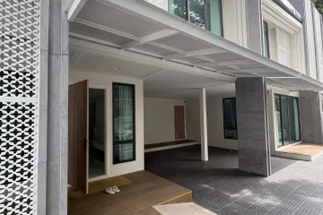4 Bedroom Townhouse for rent in Klang Nivas, Khlong Tan Nuea, Bangkok