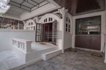 5 Bedroom Townhouse for rent in Khlong Tan Nuea, Bangkok