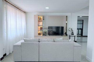 6 Bedroom House for rent in Sam Sen Nok, Bangkok near MRT Huai Khwang