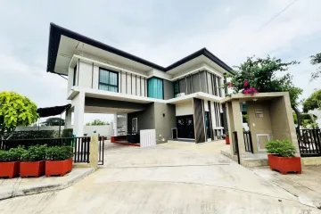 4 Bedroom House for sale in Ploenchit Collina, 
