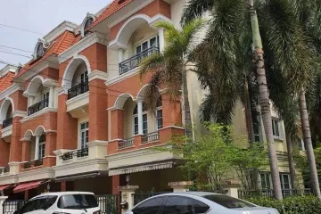 3 Bedroom Townhouse for rent in Lat Phrao, Bangkok