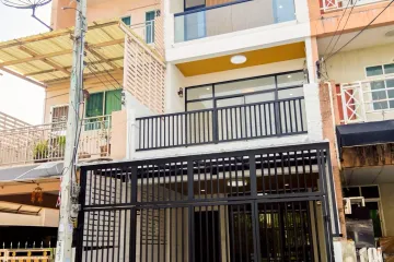 4 Bedroom Townhouse for sale in Phlapphla, Bangkok near MRT Lat Phrao 83