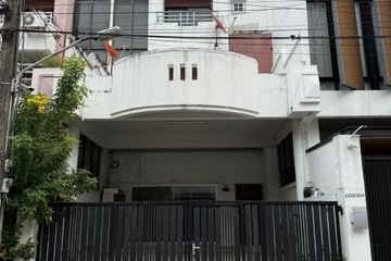 4 Bedroom Townhouse for sale in Phlapphla, Bangkok