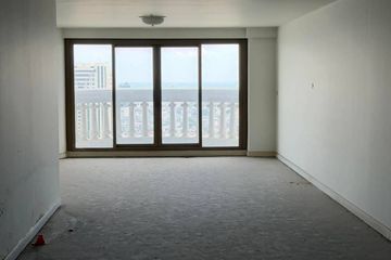 1 Bedroom Condo for sale in Silom, Bangkok near BTS Saphan Taksin