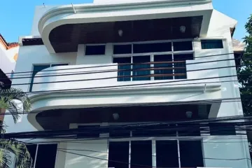 5 Bedroom House for rent in Khlong Tan Nuea, Bangkok