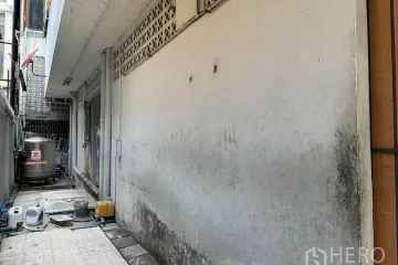 Commercial for rent in Silom, Bangkok near BTS Chong Nonsi