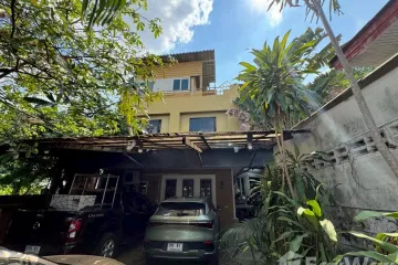 7 Bedroom House for sale in Thanon Nakhon Chai Si, Bangkok