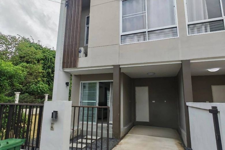 3 Bedroom Townhouse For Rent