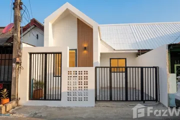 2 Bedroom Townhouse for sale in Nong Pa Khrang, Chiang Mai