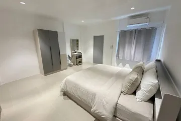3 Bedroom Townhouse for rent in Bang Na, Bangkok