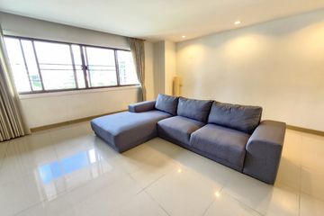 3 Bedroom Condo for rent in Khlong Tan Nuea, Bangkok