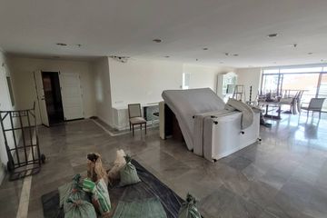 3 Bedroom Condo for rent in Khlong Tan Nuea, Bangkok