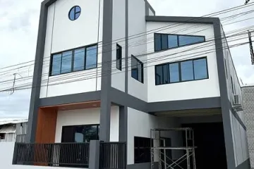 2 Bedroom Warehouse / Factory for rent in 