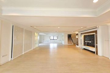 4 Bedroom Condo for rent in  near MRT Sukhumvit