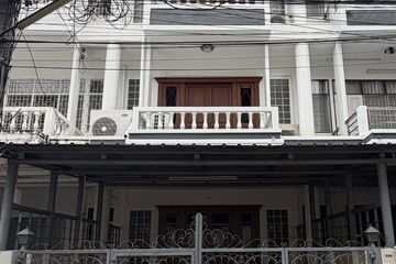 4 Bedroom Townhouse for rent in  near MRT Bang Yi Khan