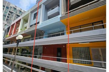Commercial for rent in Khlong Tan Nuea, Bangkok