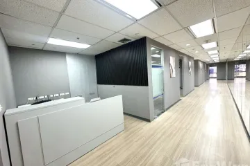 Office for rent in Serm Mit Tower, Khlong Toei Nuea, Bangkok near MRT Sukhumvit