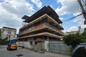 House for Sale or Rent in Din Daeng, Bangkok near MRT Phra Ram 9