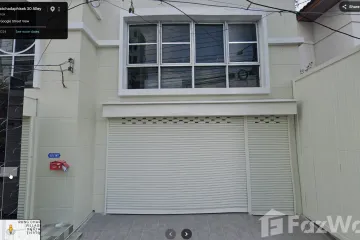 3 Bedroom Townhouse for Sale or Rent in Chan Kasem, Bangkok near MRT Lat Phrao