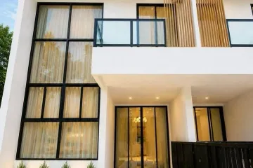 4 Bedroom Townhouse for rent in Na Kluea, Chonburi