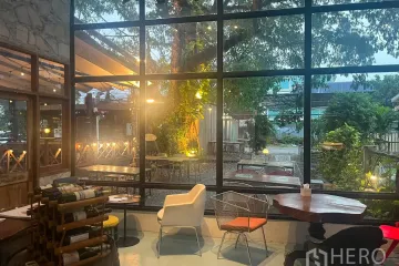 Commercial for rent in Khlong Tan Nuea, Bangkok