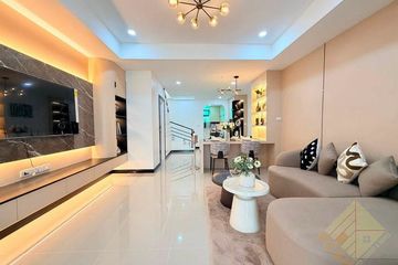 3 Bedroom Townhouse for sale in Nong Prue, Chonburi