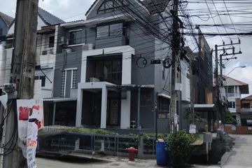 8 Bedroom Townhouse for rent in Phlapphla, Bangkok