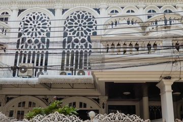 5 Bedroom Townhouse for rent in Khlong Tan Nuea, Bangkok