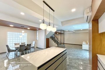 5 Bedroom Townhouse for rent in Phra Khanong, Bangkok near BTS Thong Lo