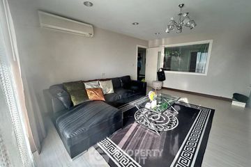 3 Bedroom Condo for rent in Nusa State Tower Condominium, Silom, Bangkok near BTS Surasak