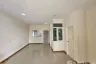5 Bedroom Townhouse for sale in Golden City Onnut-Pattanakarn, Prawet, Bangkok near Airport Rail Link Ban Thap Chang