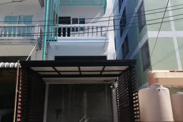 4 Bedroom Townhouse for sale in Lat Phrao, Bangkok