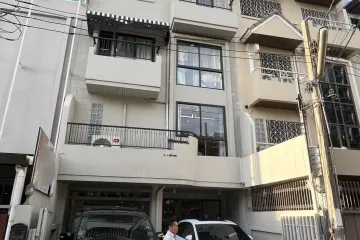3 Bedroom Office for rent in Khlong Tan Nuea, Bangkok