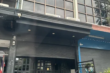 Commercial for rent in Khlong Tan Nuea, Bangkok