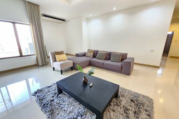 3 Bedroom Condo for rent in Khlong Tan Nuea, Bangkok